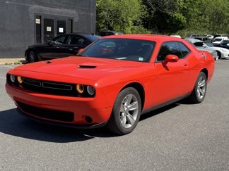 Used 2022 Dodge Challenger SXT image 1