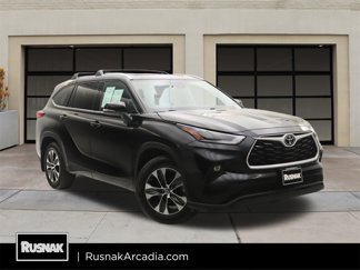 Used 2021 Toyota Highlander XLE image 1