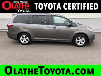 Certified 2017 Toyota Sienna LE image 1