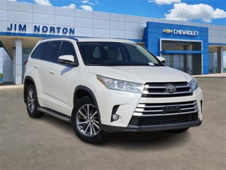 Used 2017 Toyota Highlander XLE image 1