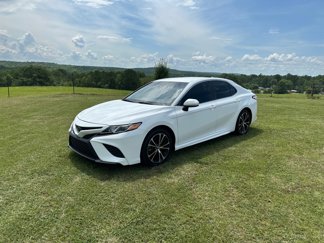 Used 2020 Toyota Camry SE image 1