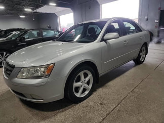 Used 2010 Hyundai Sonata SE image 1