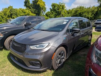 Used 2022 Chrysler Pacifica Touring-L w/ Uconnect Theater Family Group image 1
