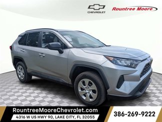 Used 2021 Toyota RAV4 LE image 1