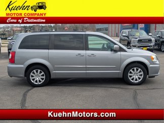 Used 2014 Chrysler Town & Country Touring image 1