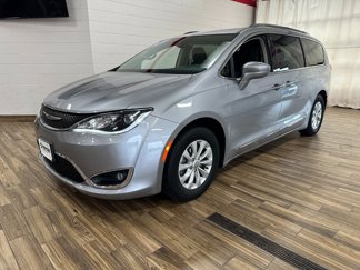 Used 2018 Chrysler Pacifica Touring-L image 1