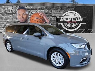 Used 2023 Chrysler Pacifica Touring-L image 1