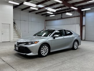 Used 2020 Toyota Camry LE image 1