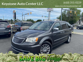 Used 2015 Chrysler Town & Country Touring-L w/ Driver Convenience Group image 1