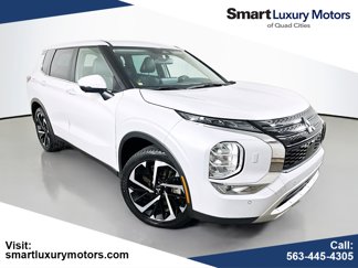Used 2023 Mitsubishi Outlander SE image 1