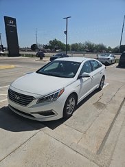 Used 2015 Hyundai Sonata SE image 1