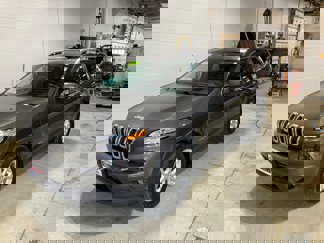 Used 2017 Jeep Cherokee Latitude w/ Cold Weather Group image 1