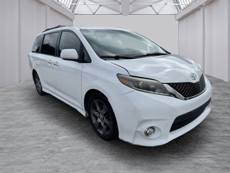 Used 2015 Toyota Sienna SE image 1