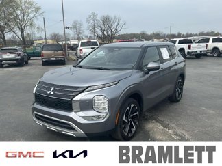 Used 2024 Mitsubishi Outlander SE image 1