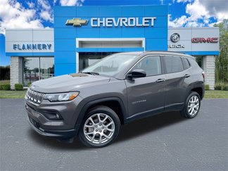 Used 2022 Jeep Compass Latitude image 1