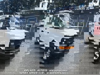 Used 2005 Chevrolet Express 2500 image 1