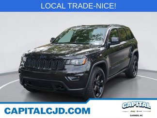Used 2019 Jeep Grand Cherokee Laredo image 1