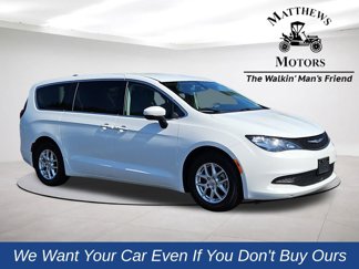 Used 2022 Chrysler Voyager LX image 1