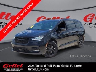 Used 2023 Chrysler Pacifica Touring-L w/ S Appearance Package image 1