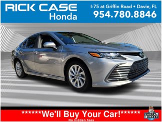 Used 2022 Toyota Camry LE image 1
