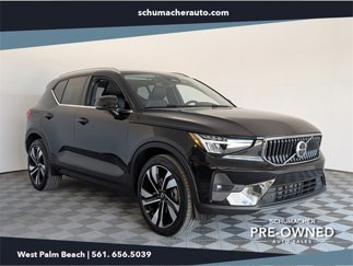 Used 2023 Volvo XC40 B5 Plus image 1