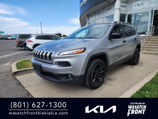 Used 2016 Jeep Cherokee Latitude image 1