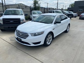 Used 2015 Ford Taurus SE image 1