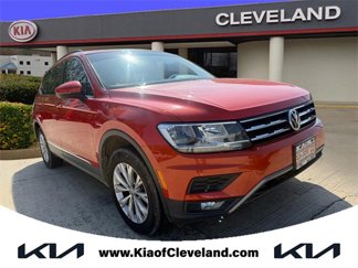 Used 2018 Volkswagen Tiguan SE w/ Front Fog Lights Package image 1
