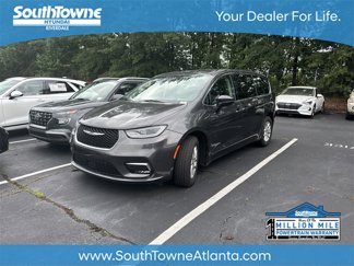 Used 2023 Chrysler Pacifica Touring-L image 1