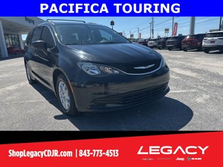 Used 2017 Chrysler Pacifica Touring image 1