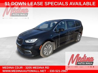 New 2025 Chrysler Pacifica Select image 1