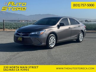 Used 2017 Toyota Camry LE image 1