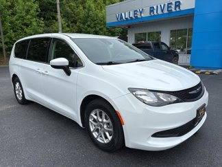 Used 2023 Chrysler Voyager LX image 1