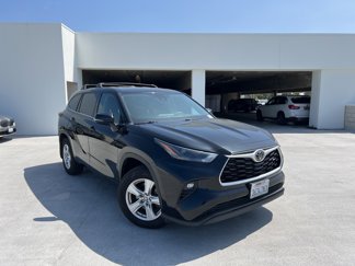 Used 2022 Toyota Highlander LE image 1