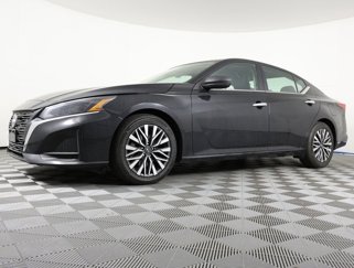 Used 2024 Nissan Altima 2.5 SV image 1