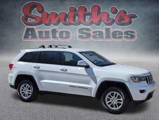 Used 2019 Jeep Grand Cherokee Laredo image 1