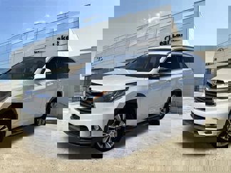 Used 2014 Toyota Highlander XLE image 1