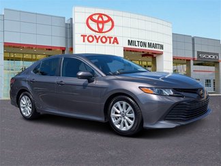 Certified 2019 Toyota Camry LE image 1