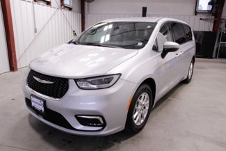 Used 2023 Chrysler Pacifica Touring-L image 1