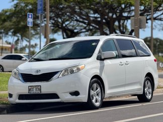 Used 2011 Toyota Sienna LE w/ Towing Pkg image 1