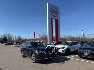 Used 2018 Nissan Pathfinder S image 1