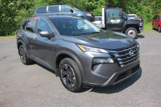 Used 2024 Nissan Rogue SV image 1