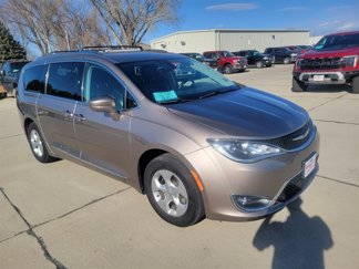 Used 2017 Chrysler Pacifica Touring-L Plus image 1