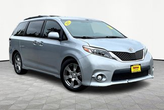 Used 2017 Toyota Sienna SE image 1