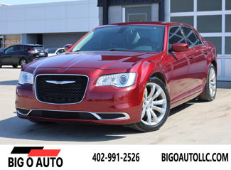 Used 2018 Chrysler 300 Touring L image 1