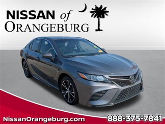 Used 2018 Toyota Camry LE image 1