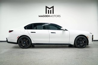 Used 2023 BMW 760i xDrive image 1