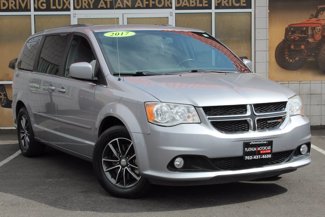 Used 2017 Dodge Grand Caravan SXT image 1
