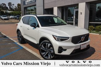 Certified 2025 Volvo XC40 B5 Plus image 1