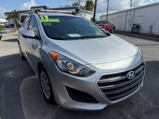 Used 2017 Hyundai Elantra GT image 1